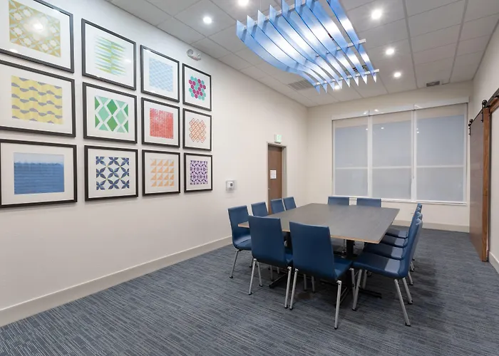 Holiday Inn Express & Suites - Firestone - Longmont By Ihg
