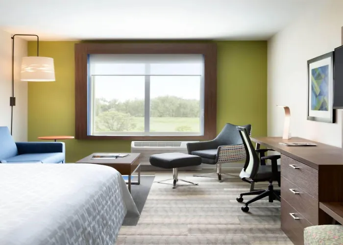 Holiday Inn Express & Suites - Moody - Leeds