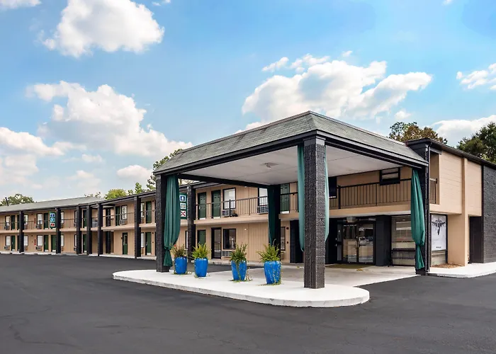 Super 8 By Wyndham Daleville-Fort Novosel