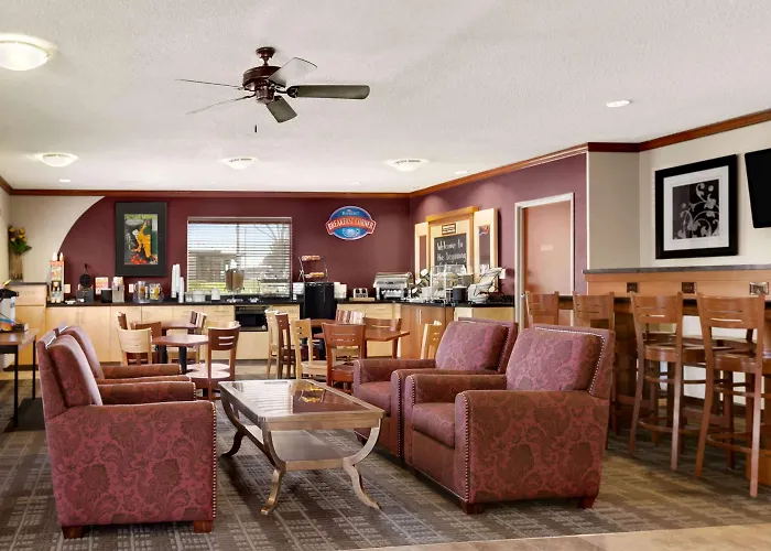 Baymont By Wyndham Golden/Red Rocks