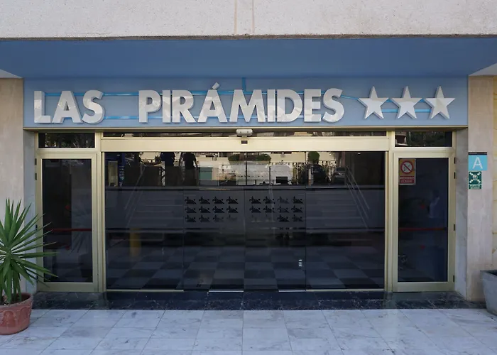 Las Piramides Resort
