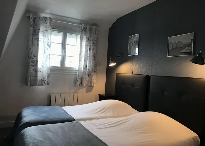 Logis Hotel Les Airelles Neufchatel En Bray