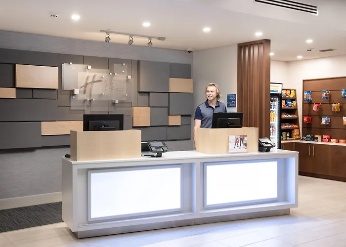 Holiday Inn Express & Suites Ft Myers Beach-Sanibel Gateway By Ihg