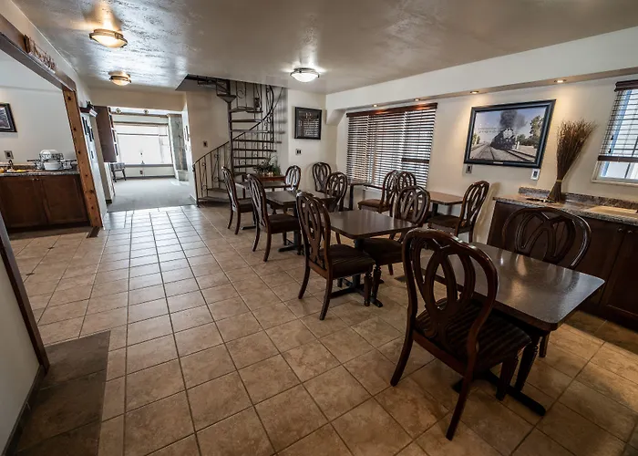 Clover Creek Inn