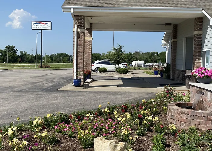 Garnett Hotel & Rv Park
