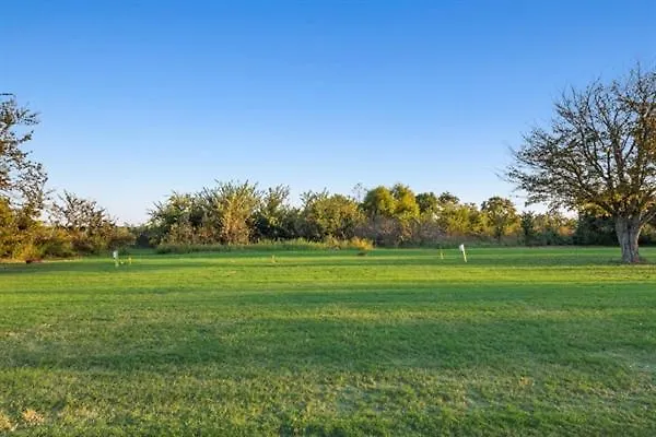 Spacious Wooden Suite #7 By The Lake At Texoma Shores Resort