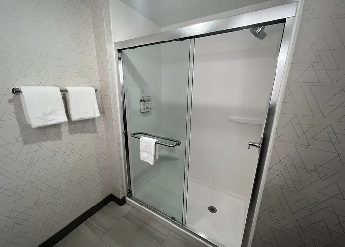 Holiday Inn Express & Suites - Tomah By Ihg