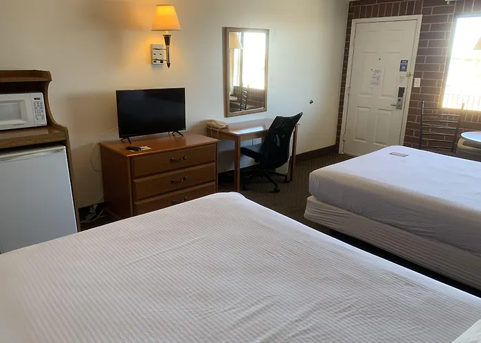 Days Inn By Wyndham Lake Point