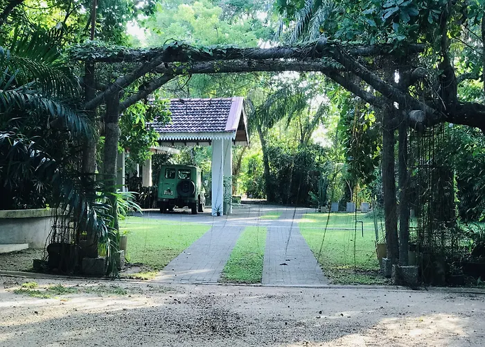 Ceylon Kingsmen Garden - Katunayake Airport Transit Hotels