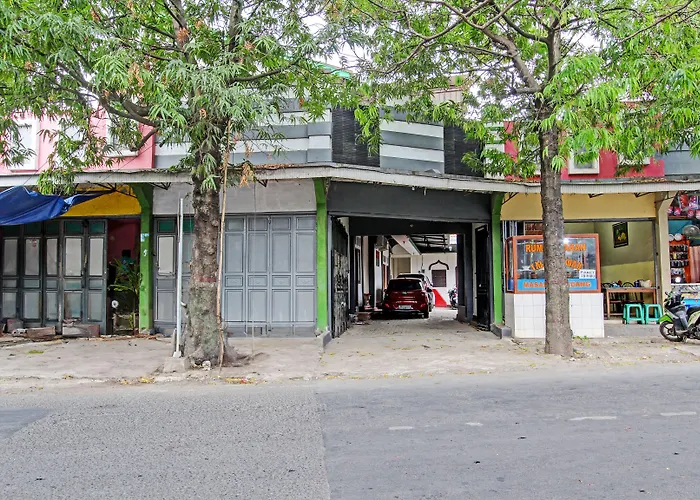 Oyo 93208 Guest House Cemara 2