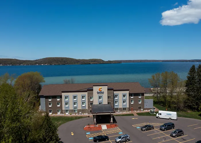 Comfort Inn & Suites Munising-Lakefront
