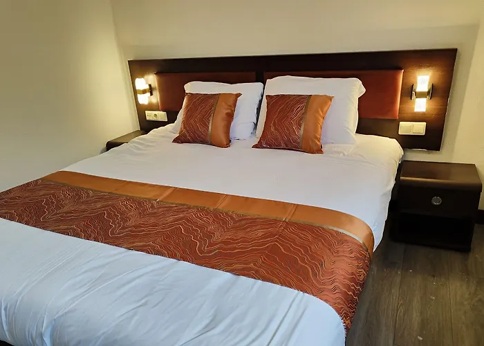 Cn-Hotel