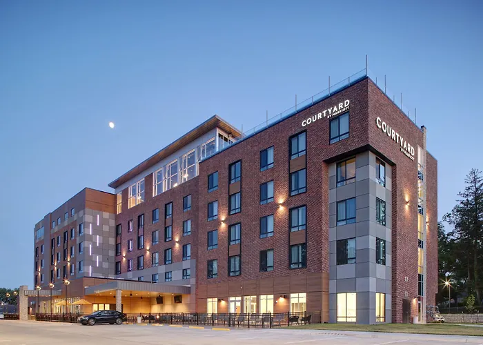 Courtyard By Marriott Iowa City University Heights