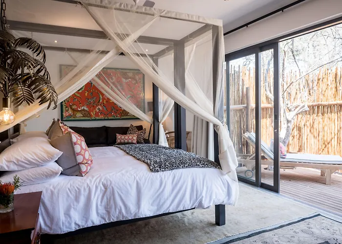 Safari Moon Luxury Bush Lodge