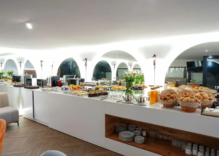 Le M Hotel
