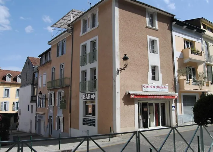 Logis Hotel Castel De Mirambel