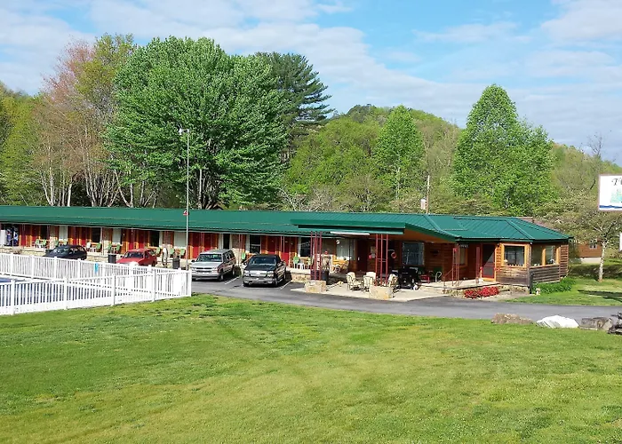 Two Rivers Lodge Bryson City