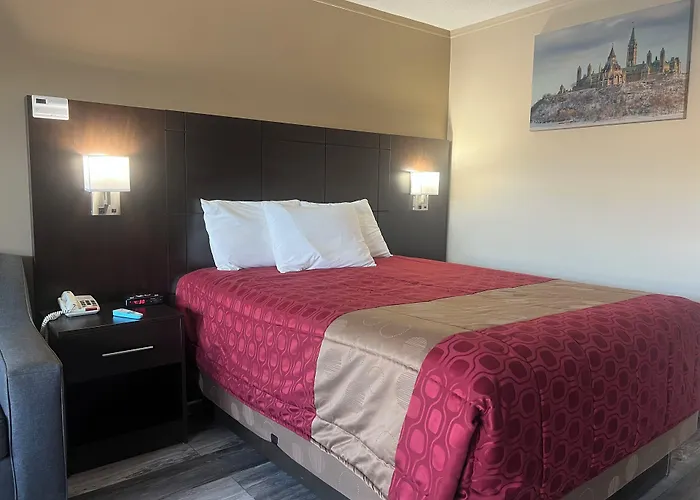 Colonial House Motor Inn