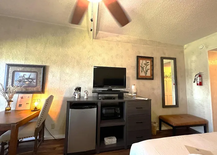 Gr11 - Mountain Harbor King Guest Room On Lake Ouachita