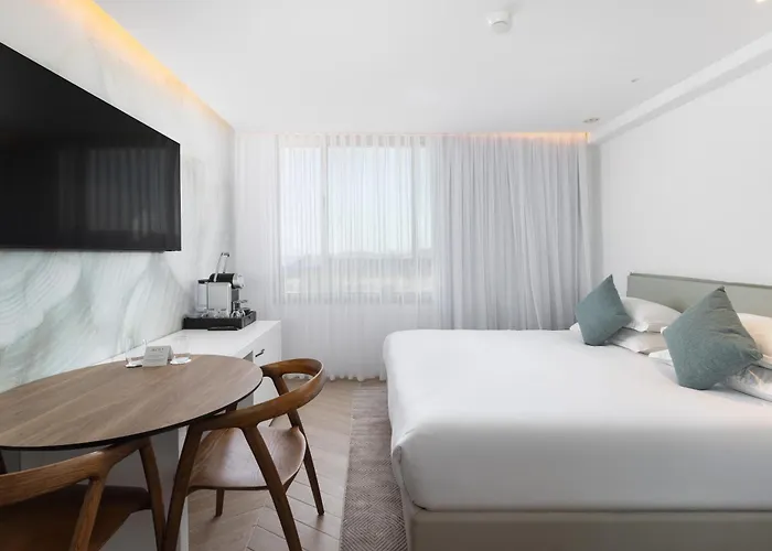 Akoya Hotel
