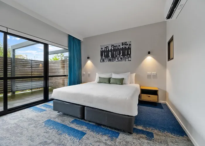 Mj Mcmahon Motel