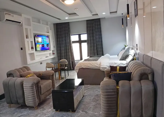Uptown Life Hotel And Suites