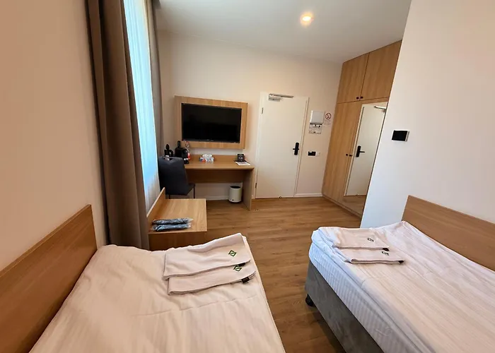 Promenaden Hotel