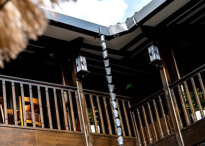 Golden Dragon'S Mountain Glow Inn Chinese Style Courtyard Of Lijiang Ancient Town Close To Main Streets Near By Dashiqiao Sifang Street,Big Water Wheels,We Offer Tickets Purchasing Services,Free Station Pick-Up For Three Nights Of,Provide Nutritious