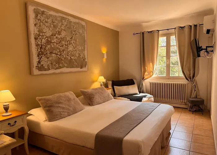 Logis Hotel le Mas De Cure Bourse LʼIsle-sur-la-Sorgue
