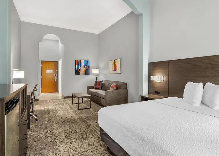 Best Western Plus New Caney Inn & Suites