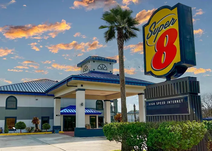 Super 8 By Wyndham Sealy