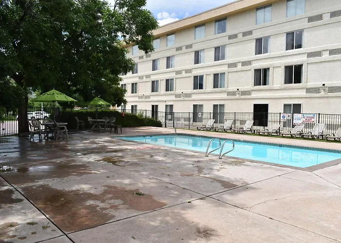 Quality Inn & Suites Garden Of The Gods Colorado Springs