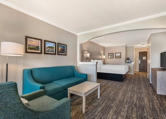 Comfort Suites Chincoteague Island Bayfront Resort