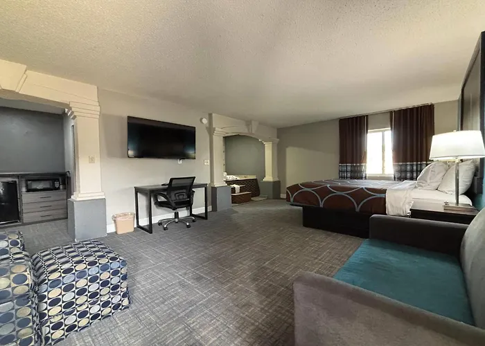 Super 8 By Wyndham Belleville St. Louis Area