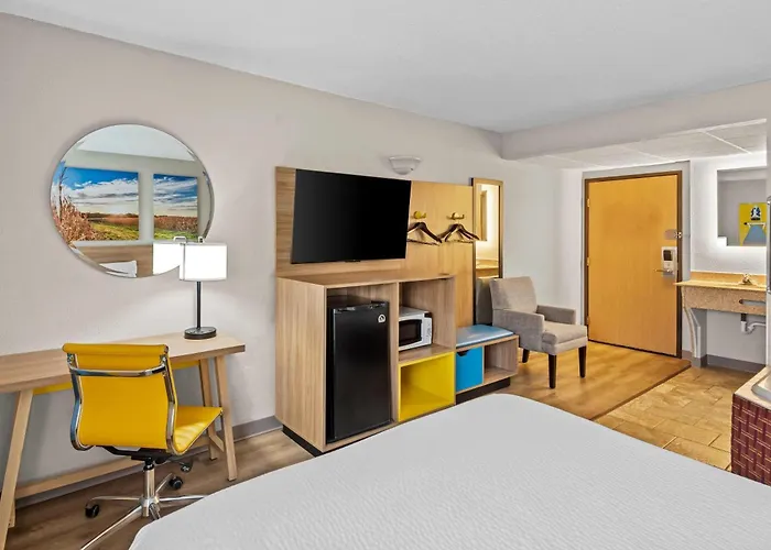 Days Inn By Wyndham Ames