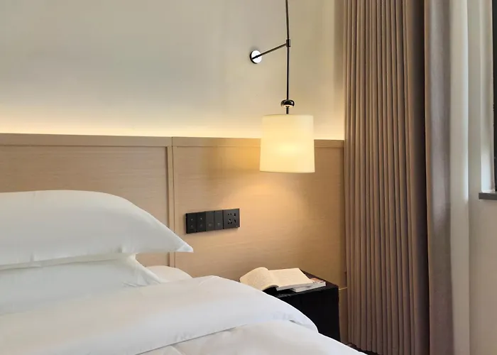 Riverbank Hotel