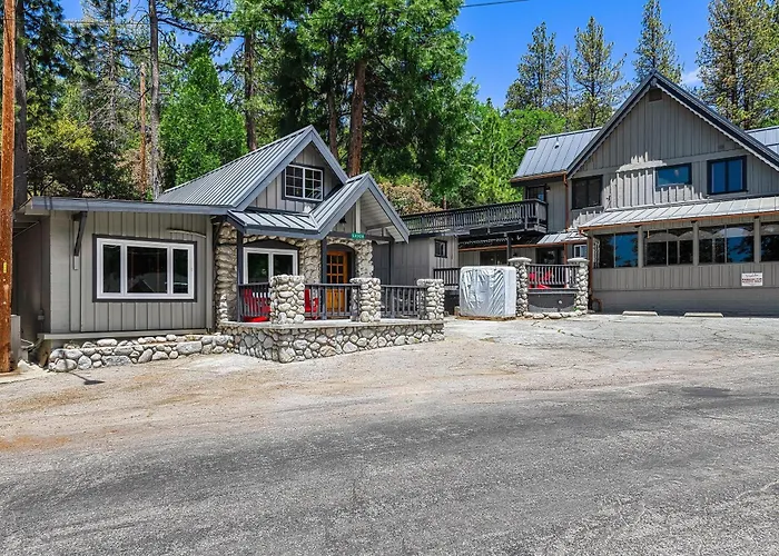 The Grand Idyllwild Lodge
