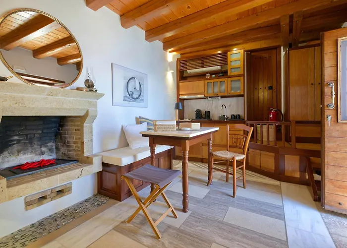 Monolithos Inn