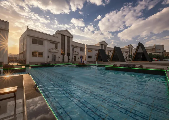 Midtown Majestic Garden Resort