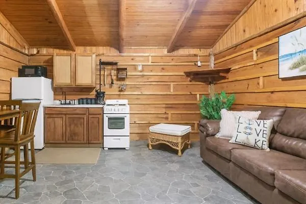Spacious Wooden Suite #3 By The Lake At Texoma Shores Resort