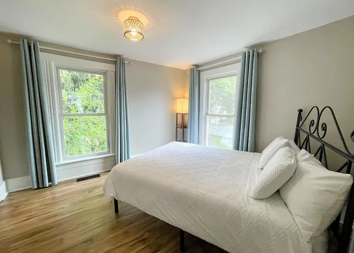 Lake Chelan Manor Room #5