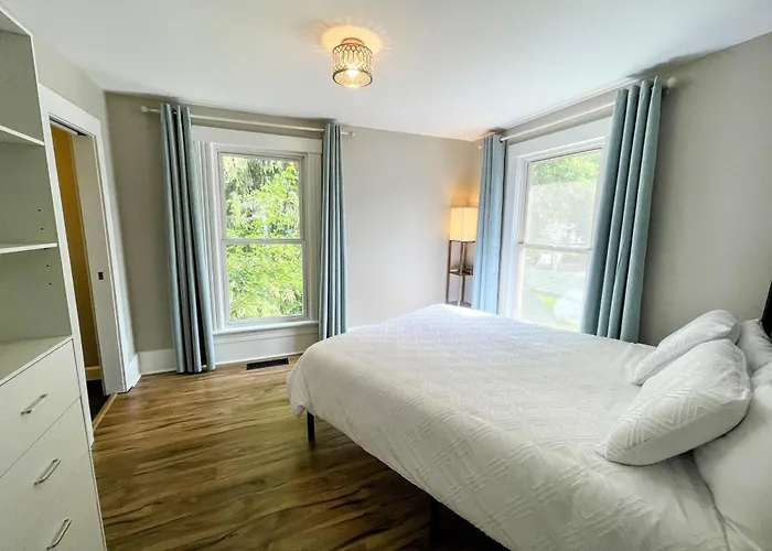 Lake Chelan Manor Room #5