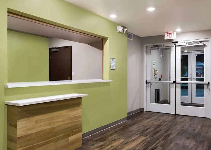 Woodspring Suites Cleveland North