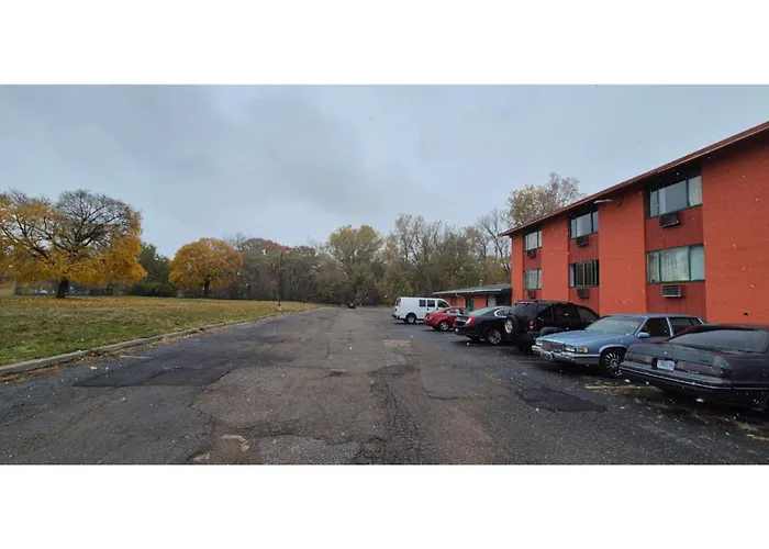 Capital O Pleasant Motel Grand Rapids Mi