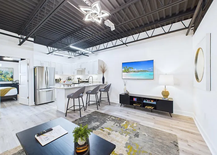 Modern Loft Near Port, Beach, & Dining -Unit 201