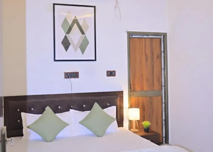 Monishka Palace Homestay - Ayodhya