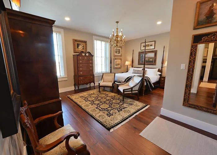 Magnolia Hall - The Britton Suite - King Suite