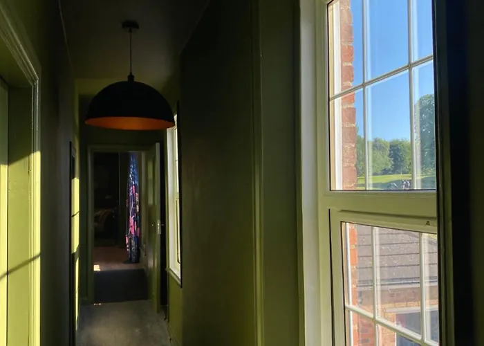 Crowtree Lodge