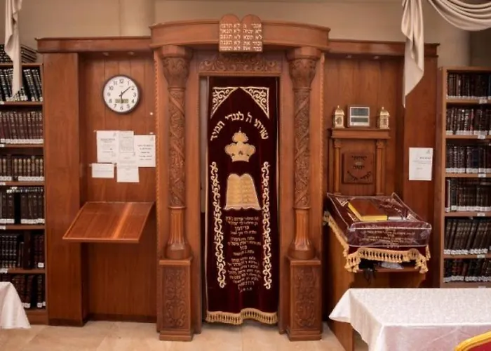 Aristocrat Hotel Glatt Kosher