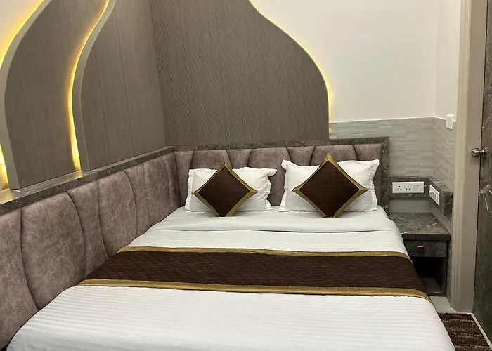 Grand Plaza Hotel S & G Paharganj Main Bazar